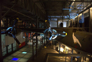 En af de ting, som imponerer mig er, at de har transporteret en hel flyvemaskine ind i museet