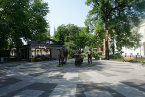 Hvis man sender en SMS, spiller de. Nogen gange virker det