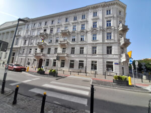 I de senere år er der blever renoveret og byfornyet over hele Warszawa