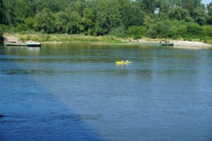 Som regel er der flere muligheder for vandsport, men om sommeren er vandstanden i floden ofte meget lav