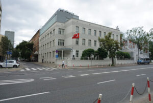 Et godt punkt i byen, lidt borte fra de andre ambassader