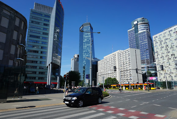 Metro Rondo ONZ er Warszawas forretningscentrum