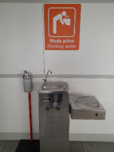 Drikkevand kan v;re dyrt. Tag en tom plastikflaske med.