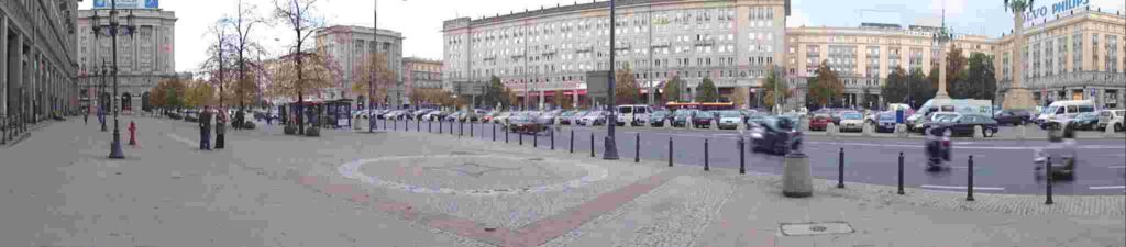 En storslået plads, som står som et symbol for socialistisk byggeri